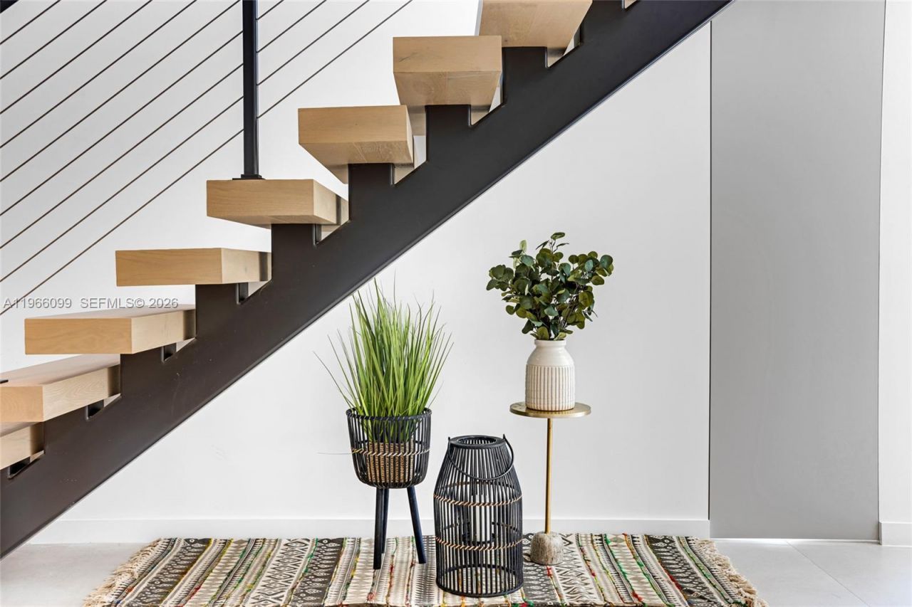 300 NE 48th St, Miami, FL 33137 Photo