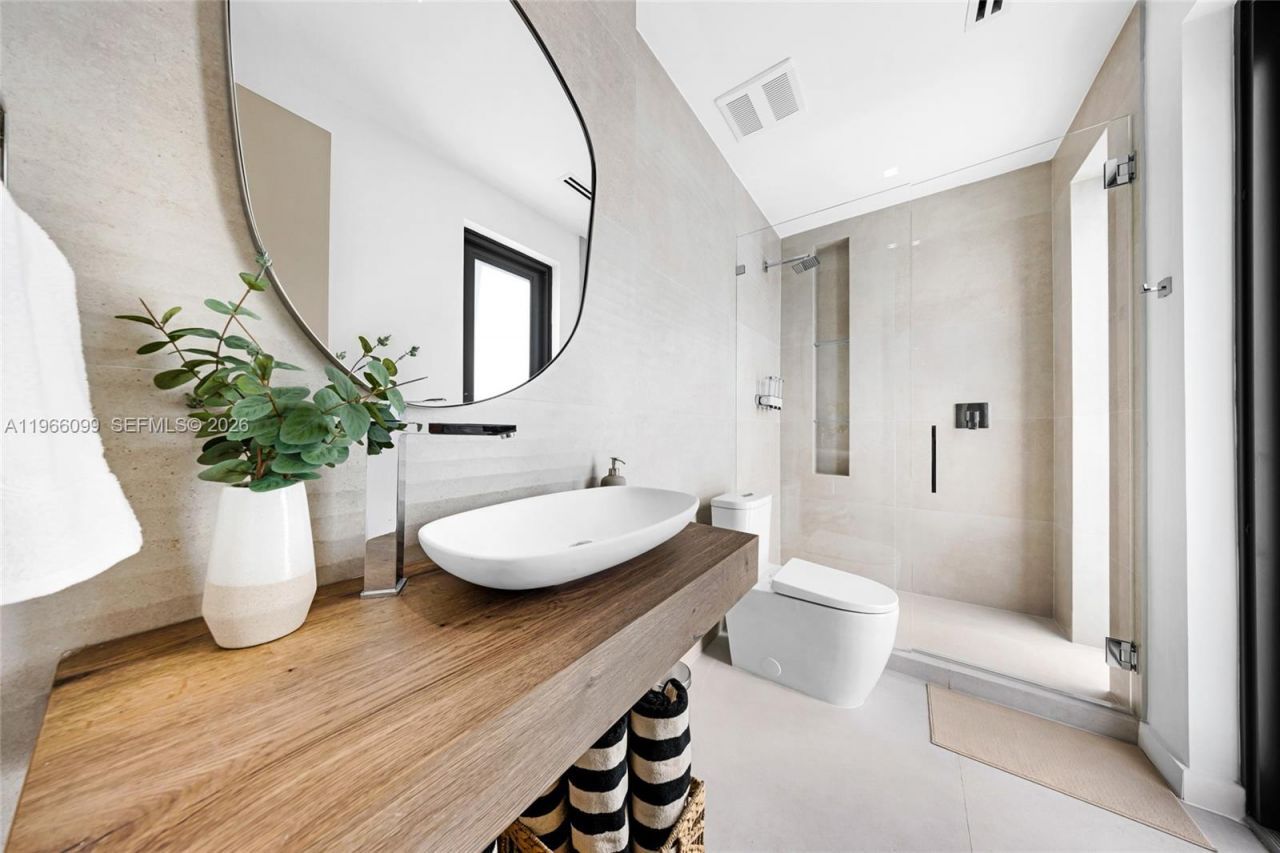 300 NE 48th St, Miami, FL 33137 Photo