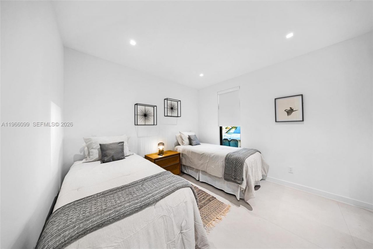 300 NE 48th St, Miami, FL 33137 Photo