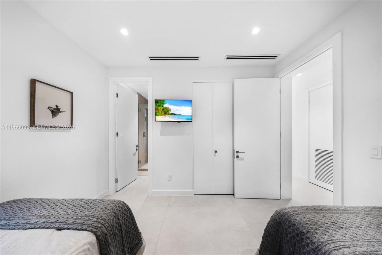 300 NE 48th St, Miami, FL 33137 Photo