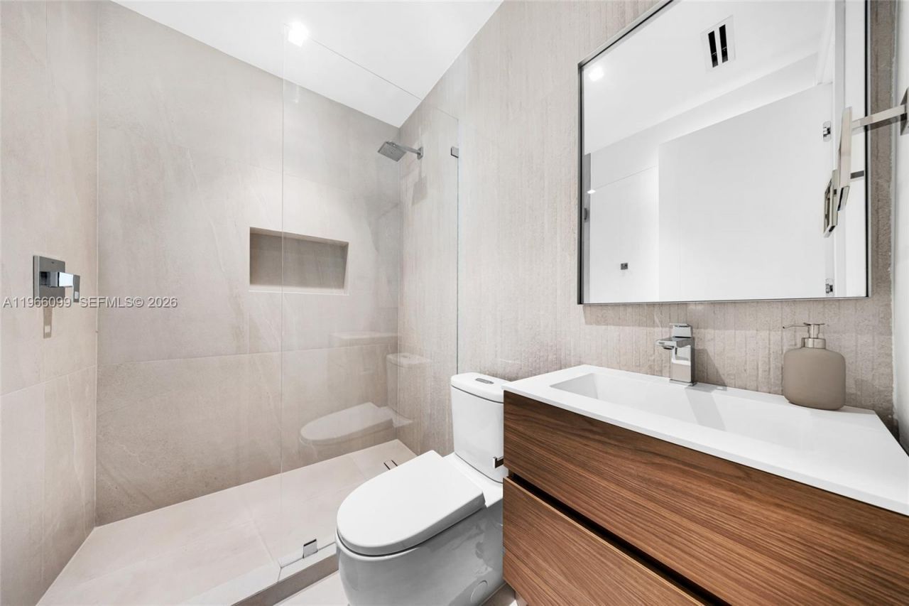 300 NE 48th St, Miami, FL 33137 Photo