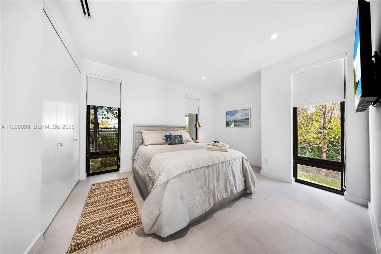 300 NE 48th St, Miami, FL 33137 Photo