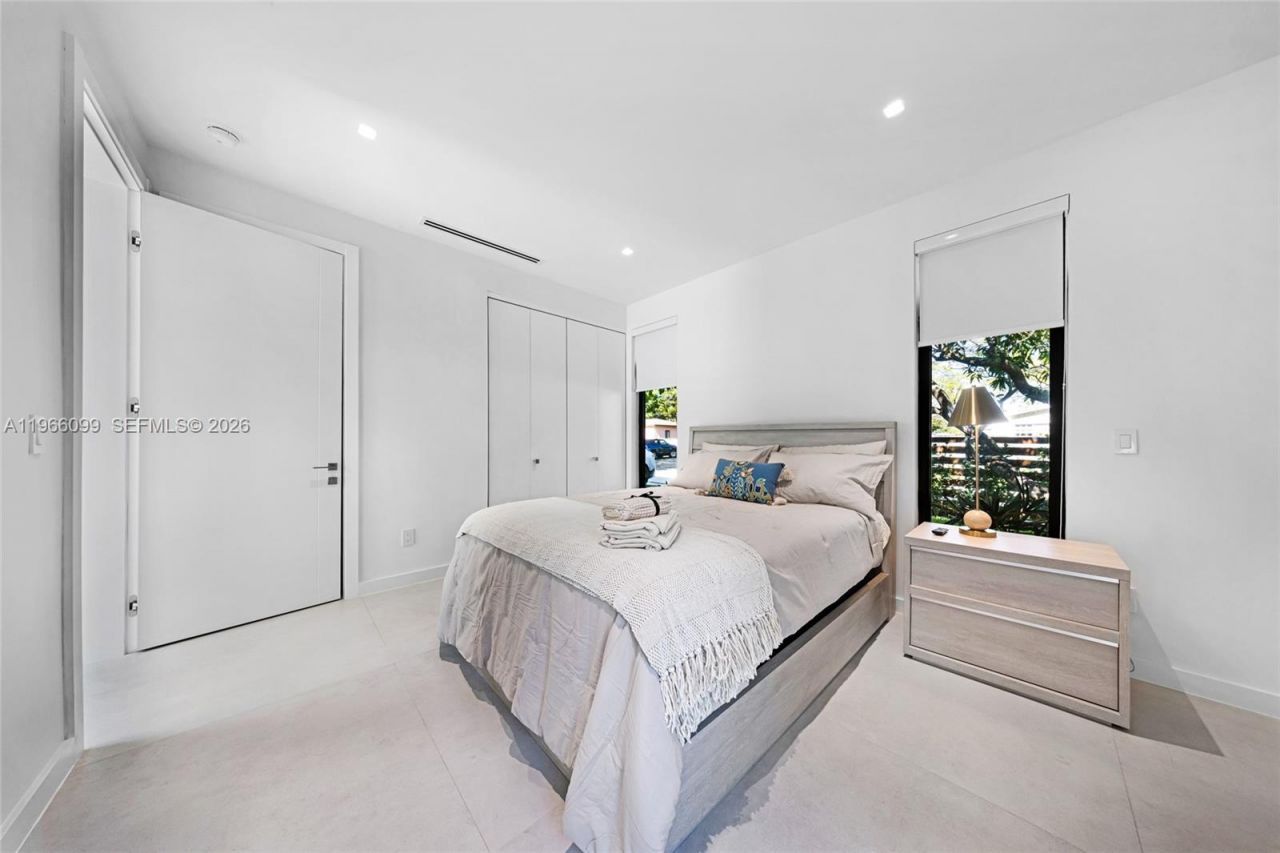 300 NE 48th St, Miami, FL 33137 Photo