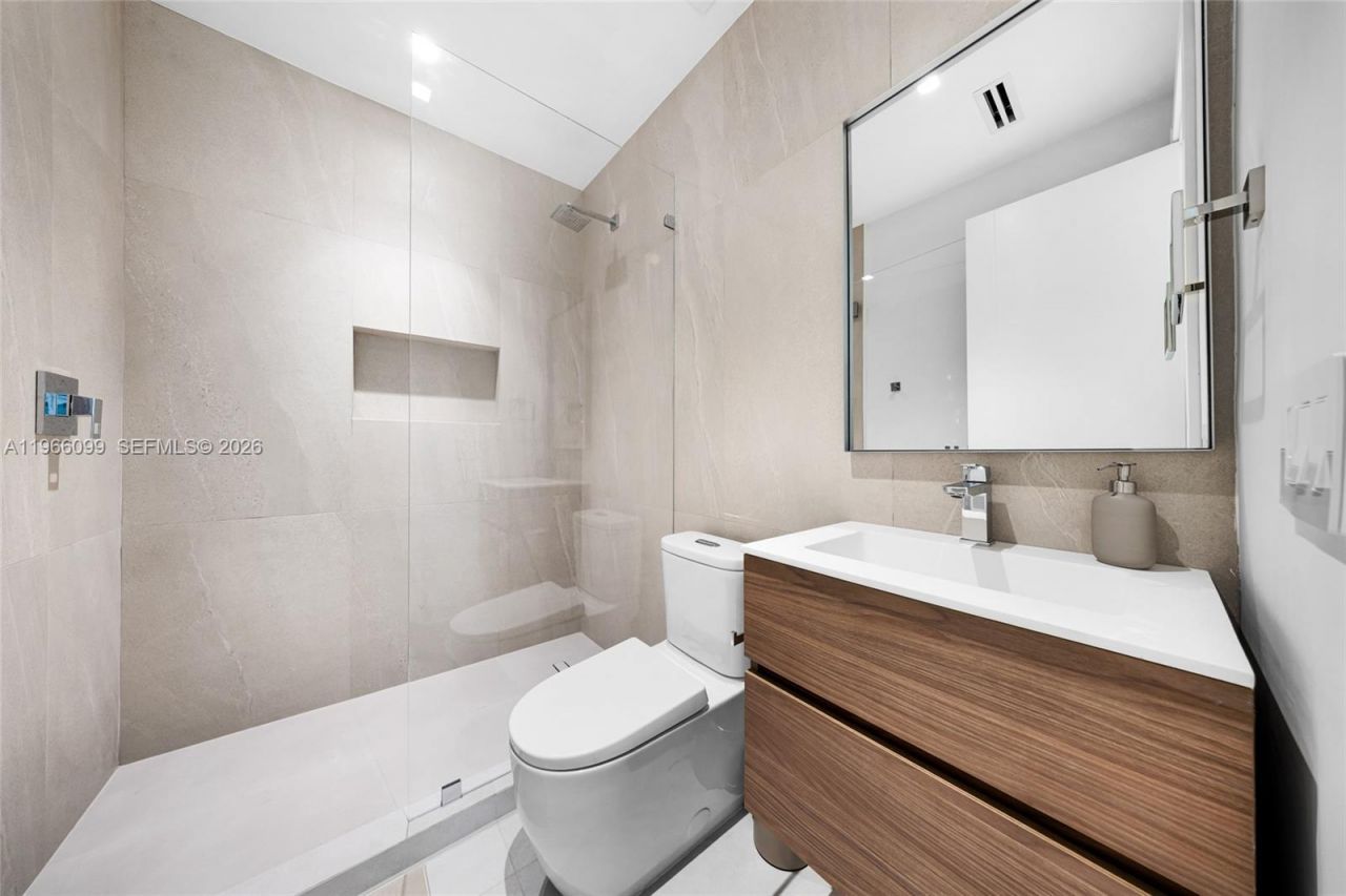 300 NE 48th St, Miami, FL 33137 Photo