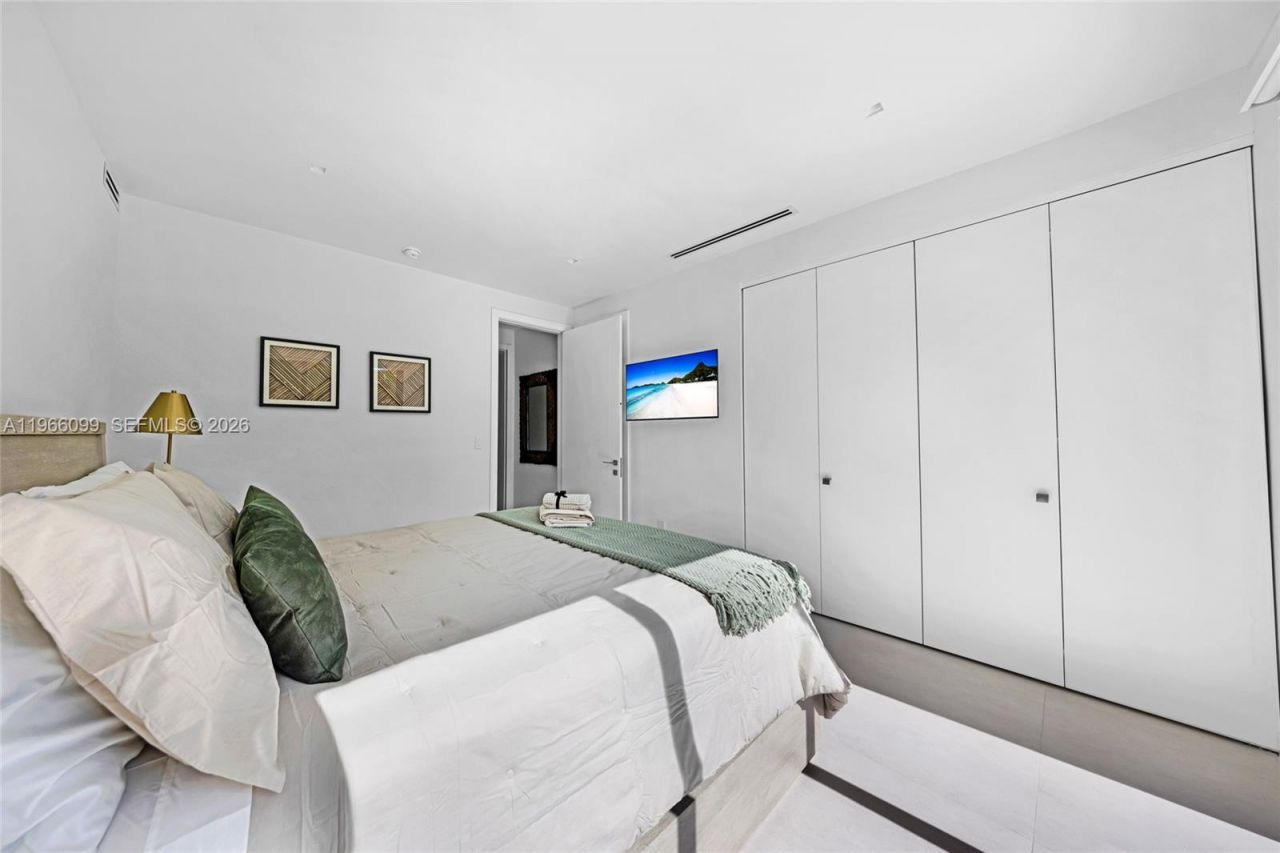 300 NE 48th St, Miami, FL 33137 Photo