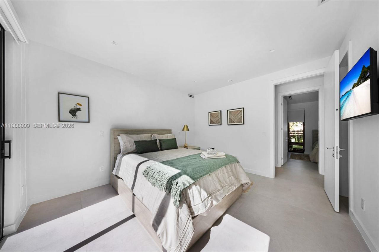 300 NE 48th St, Miami, FL 33137 Photo