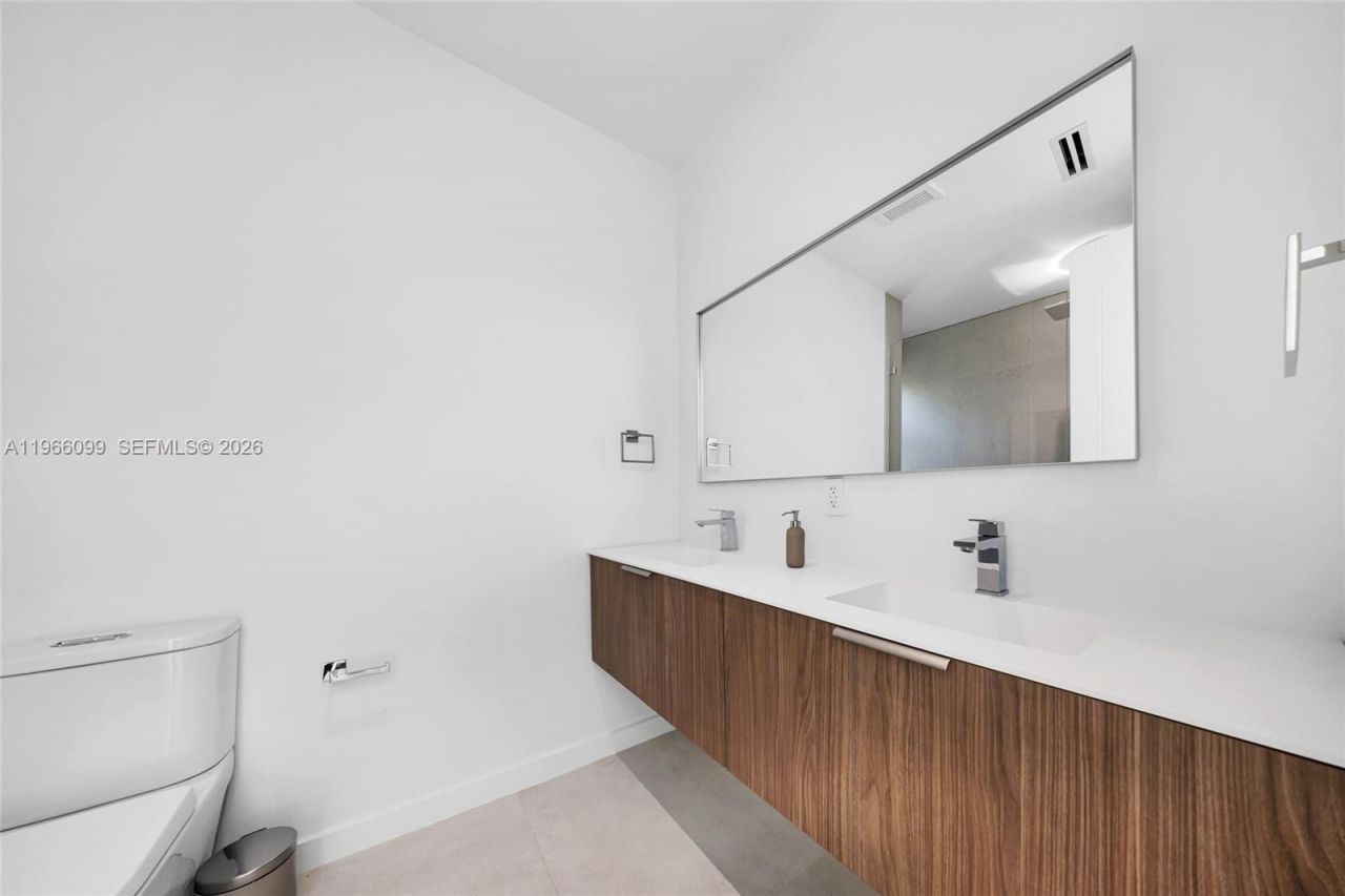 300 NE 48th St, Miami, FL 33137 Photo