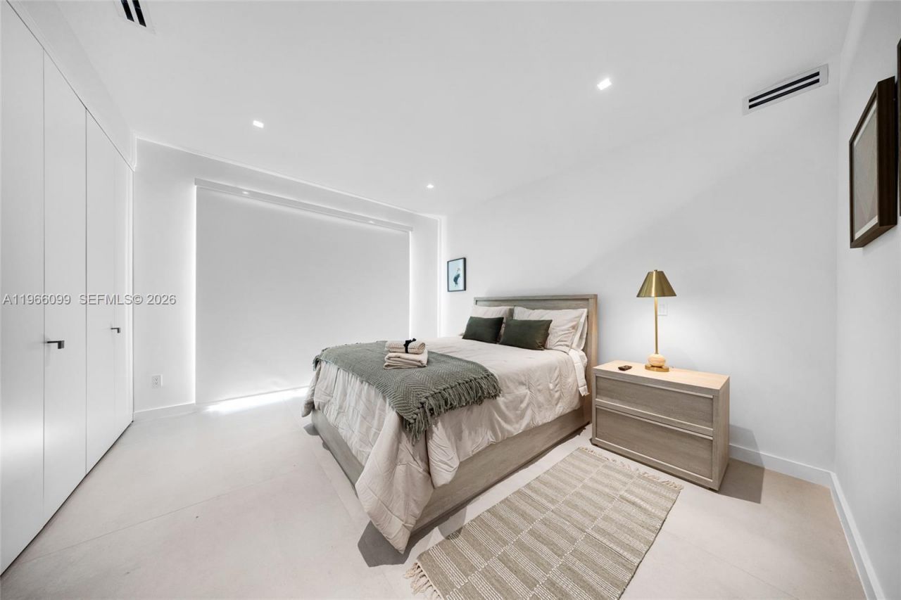 300 NE 48th St, Miami, FL 33137 Photo