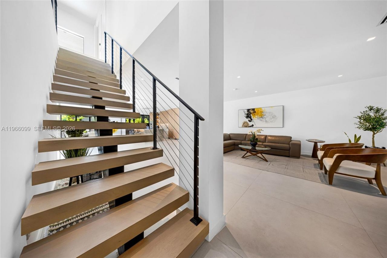 300 NE 48th St, Miami, FL 33137 Photo