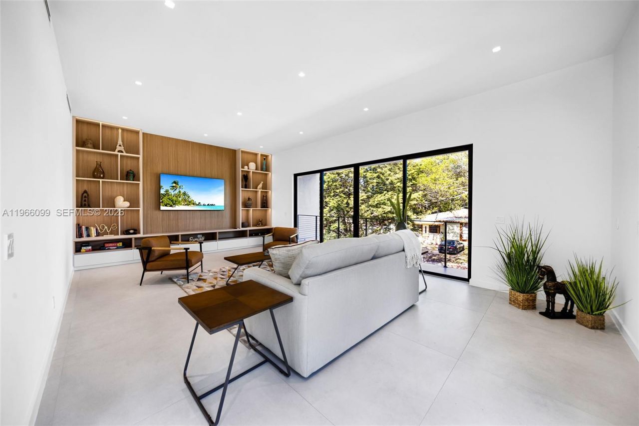 300 NE 48th St, Miami, FL 33137 Photo