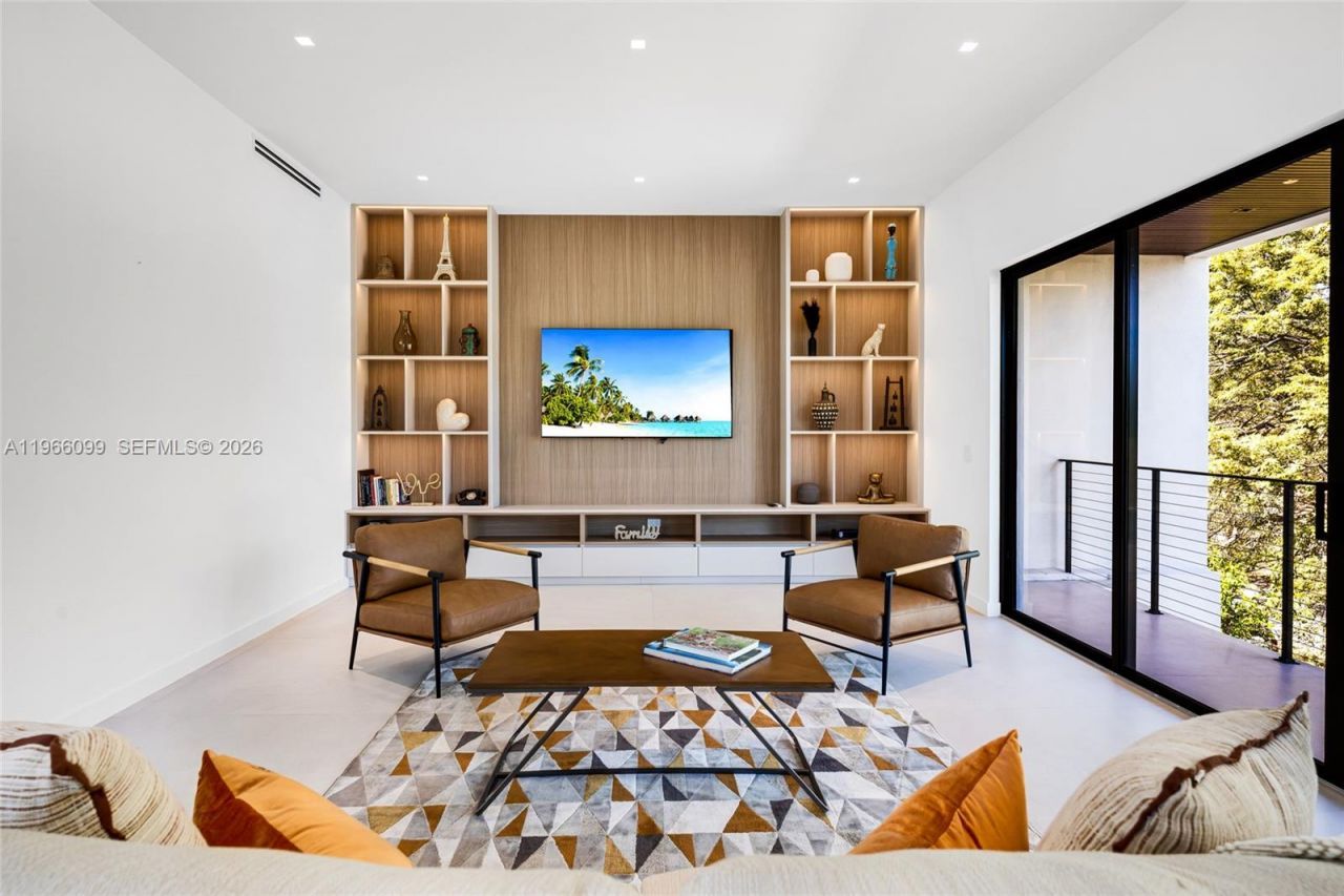 300 NE 48th St, Miami, FL 33137 Photo