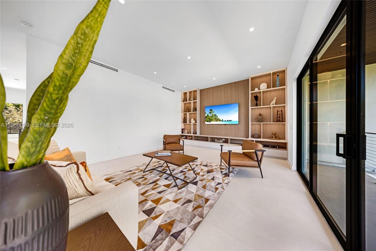 300 NE 48th St, Miami, FL 33137 Photo