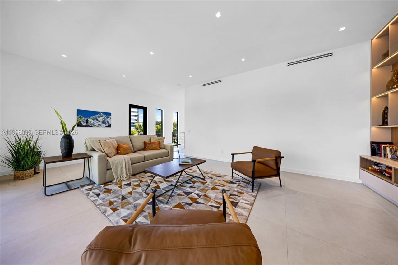 300 NE 48th St, Miami, FL 33137 Photo