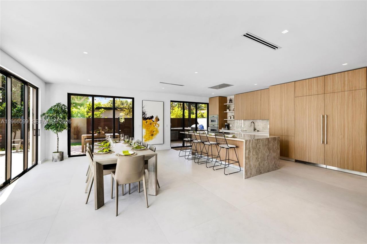 300 NE 48th St, Miami, FL 33137 Photo