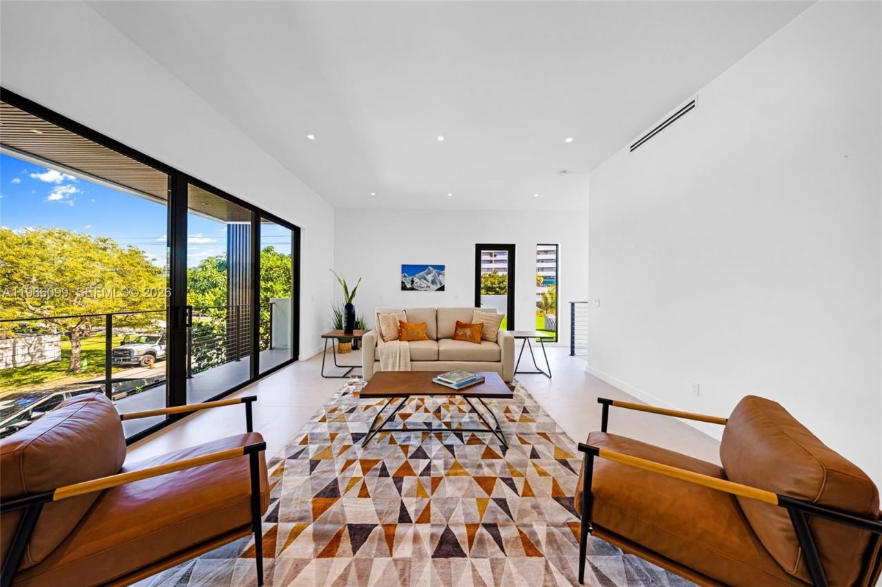 300 NE 48th St, Miami, FL 33137 Photo