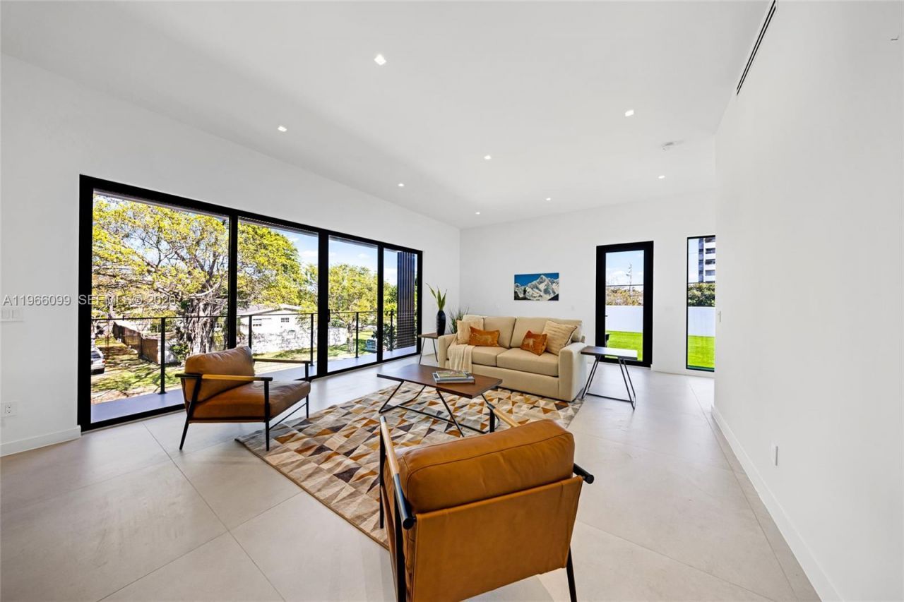 300 NE 48th St, Miami, FL 33137 Photo