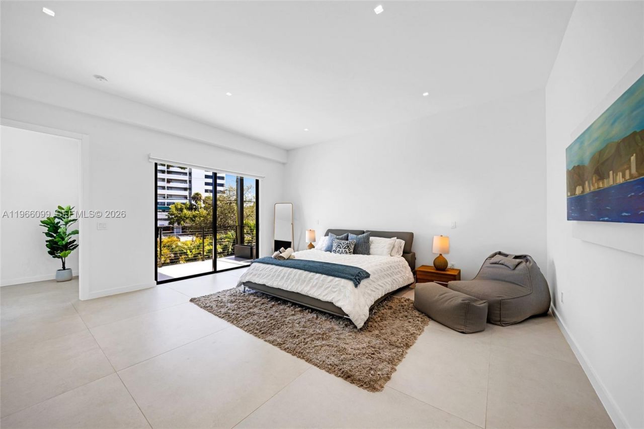 300 NE 48th St, Miami, FL 33137 Photo