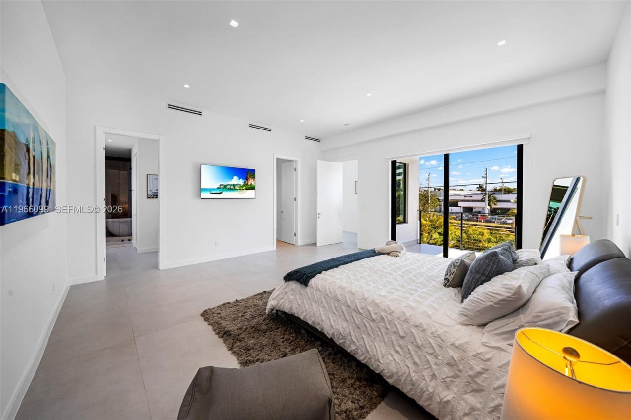 300 NE 48th St, Miami, FL 33137 Photo