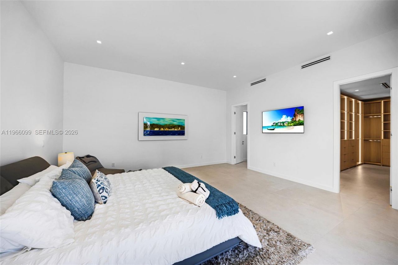 300 NE 48th St, Miami, FL 33137 Photo