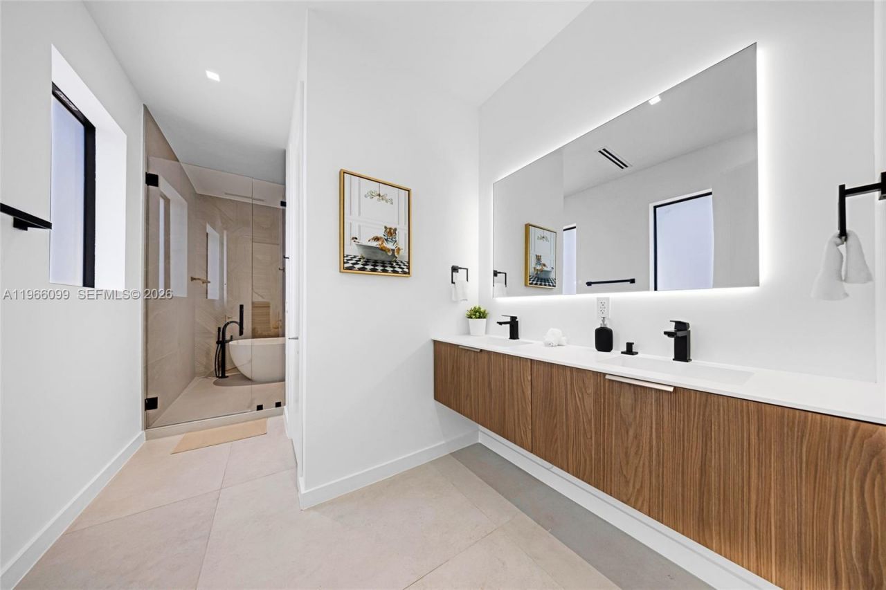 300 NE 48th St, Miami, FL 33137 Photo