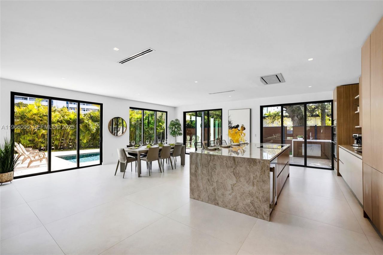 300 NE 48th St, Miami, FL 33137 Photo