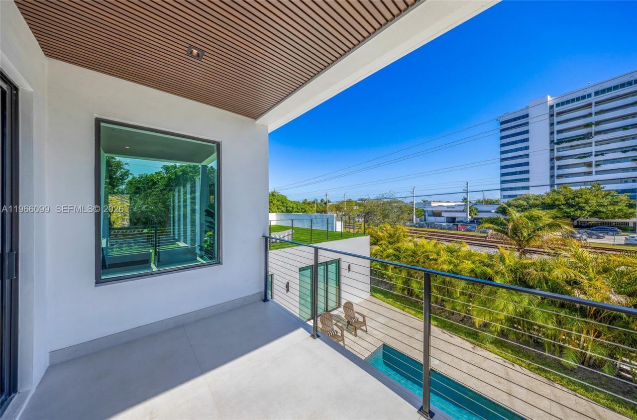 300 NE 48th St, Miami, FL 33137 Photo