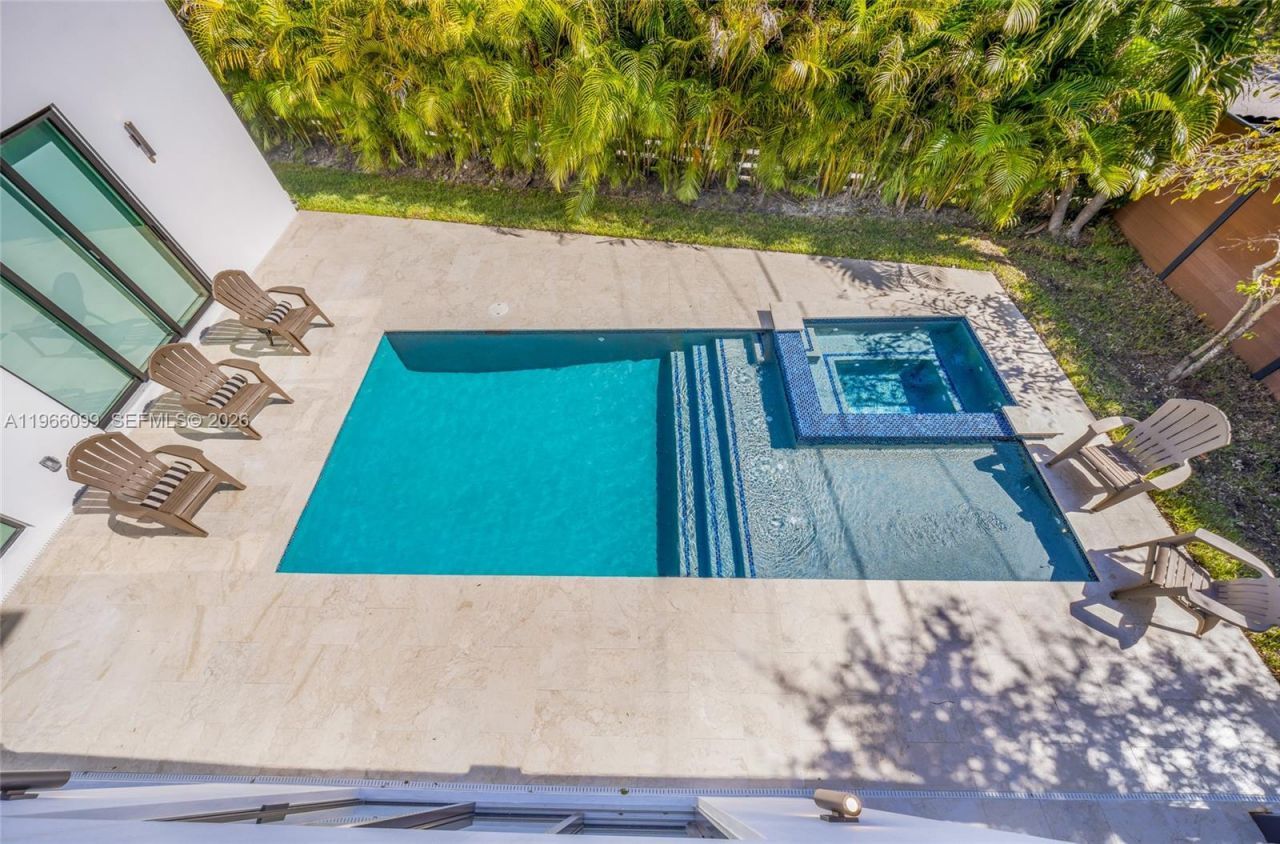 300 NE 48th St, Miami, FL 33137 Photo