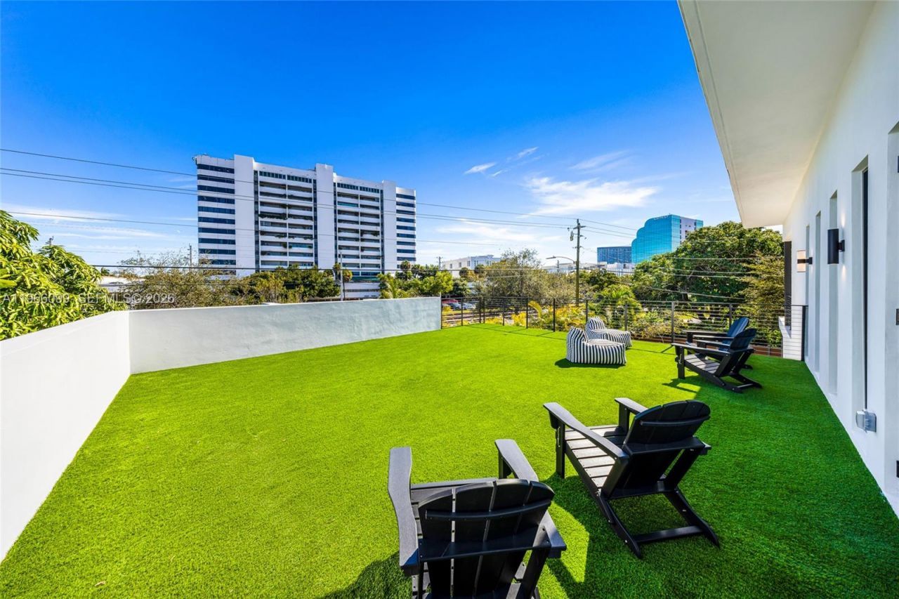 300 NE 48th St, Miami, FL 33137 Photo