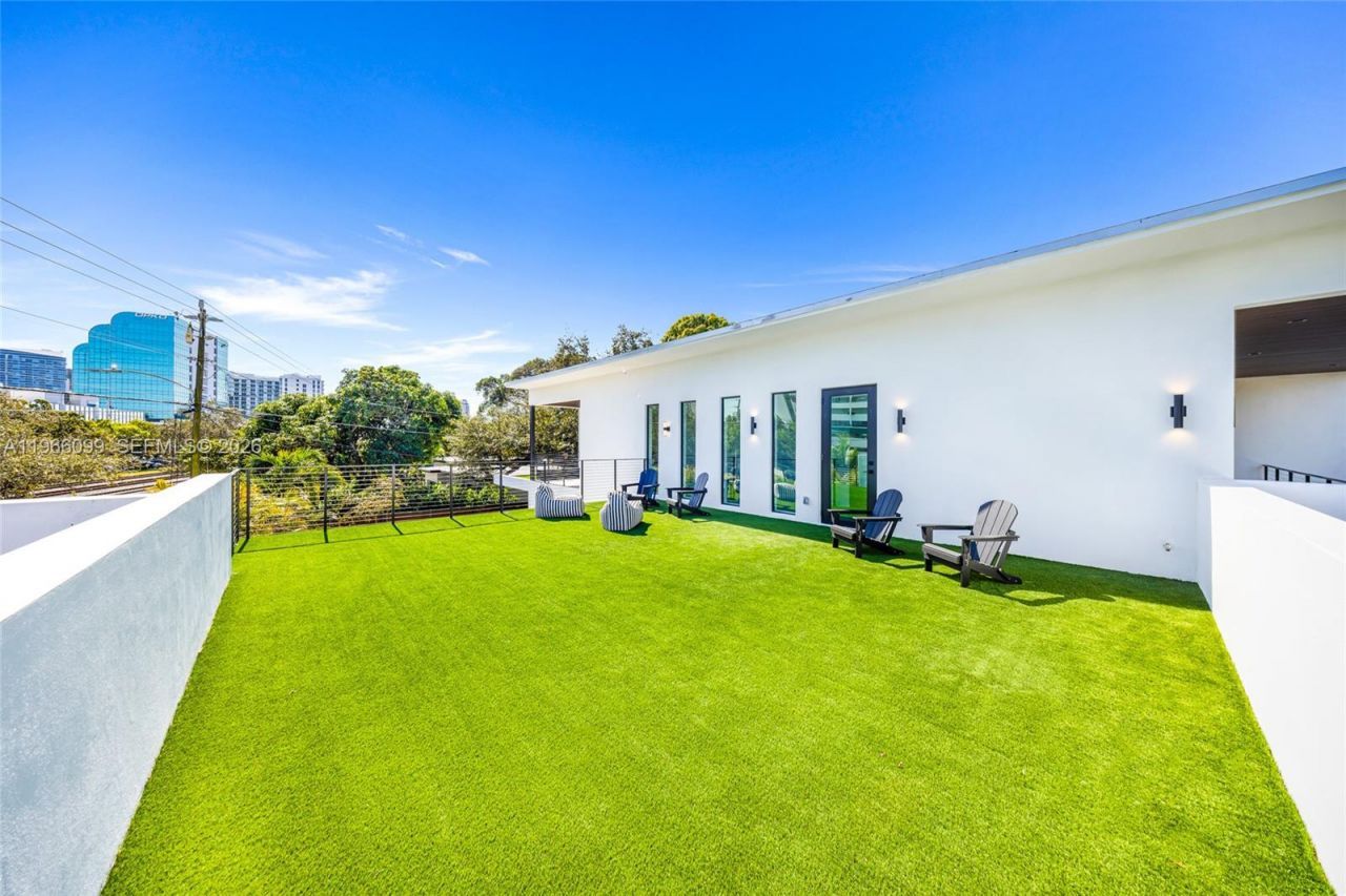 300 NE 48th St, Miami, FL 33137 Photo