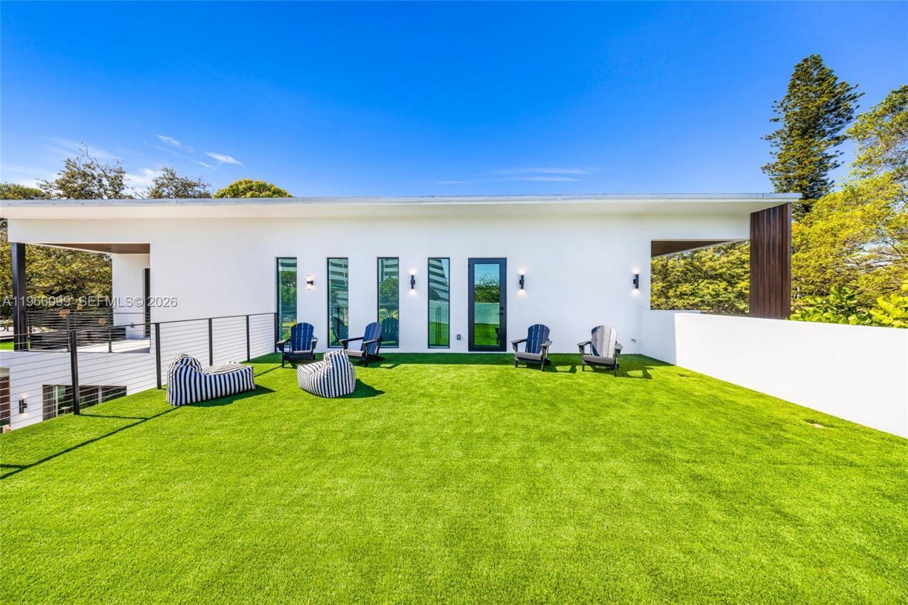 300 NE 48th St, Miami, FL 33137 Photo