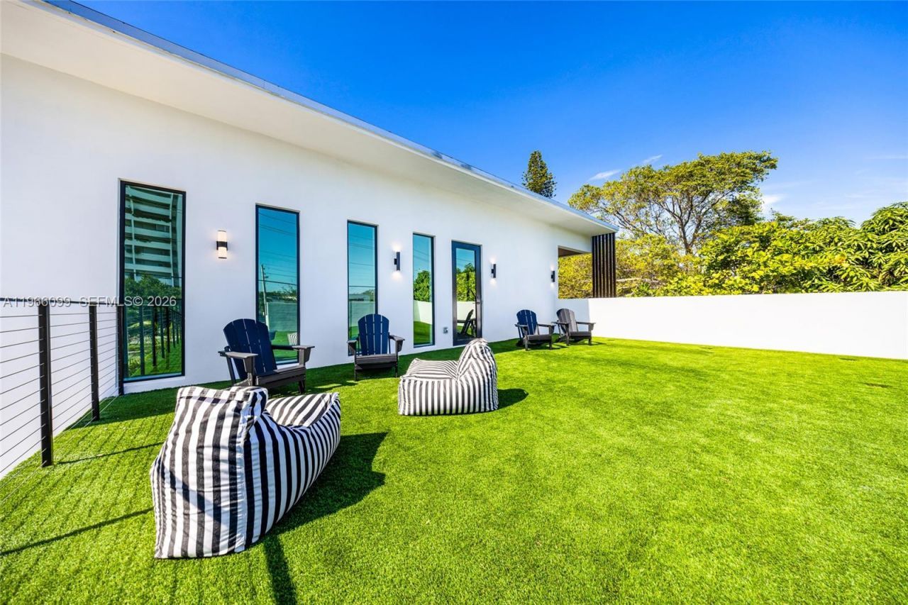 300 NE 48th St, Miami, FL 33137 Photo