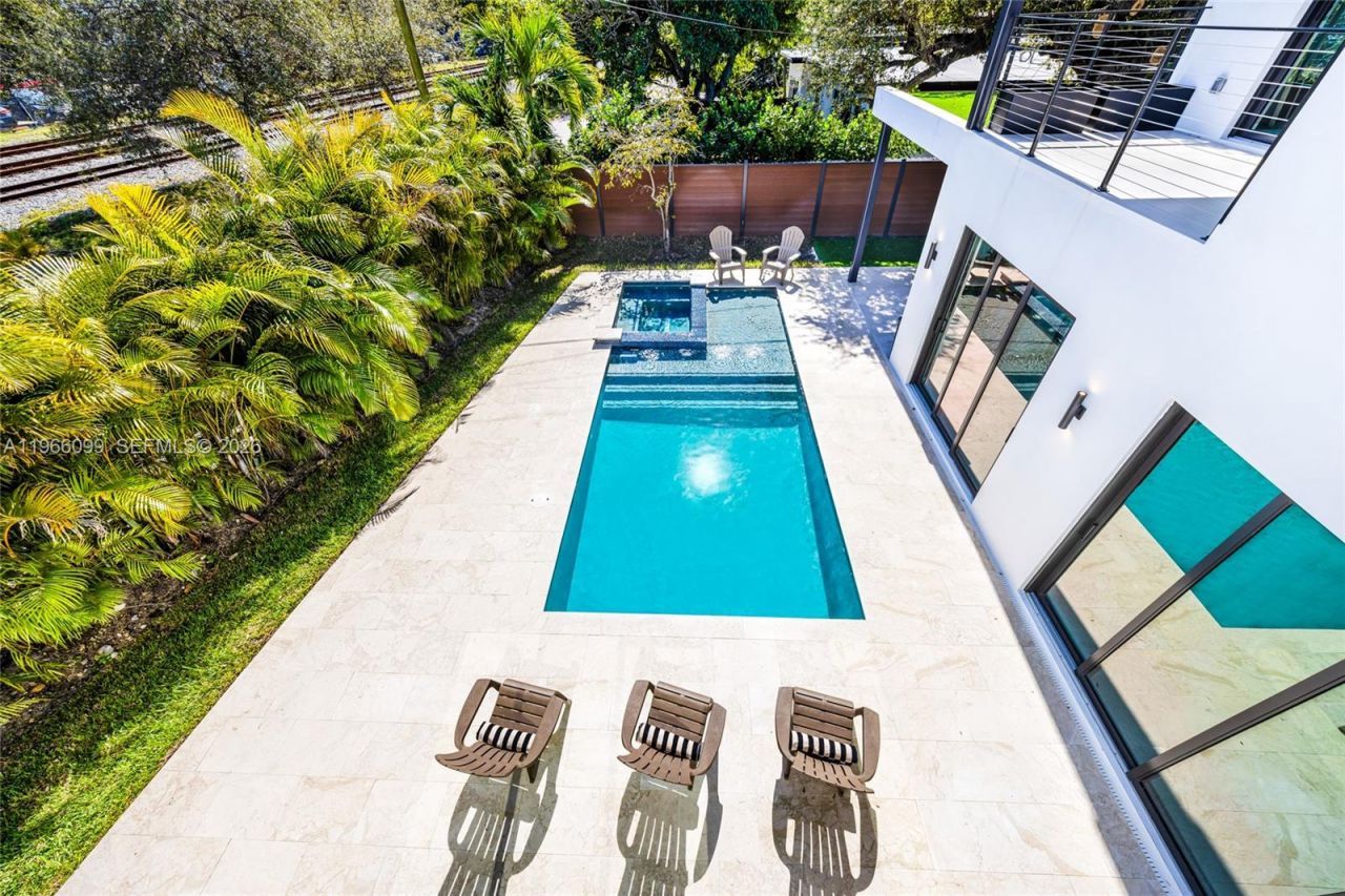 300 NE 48th St, Miami, FL 33137 Photo