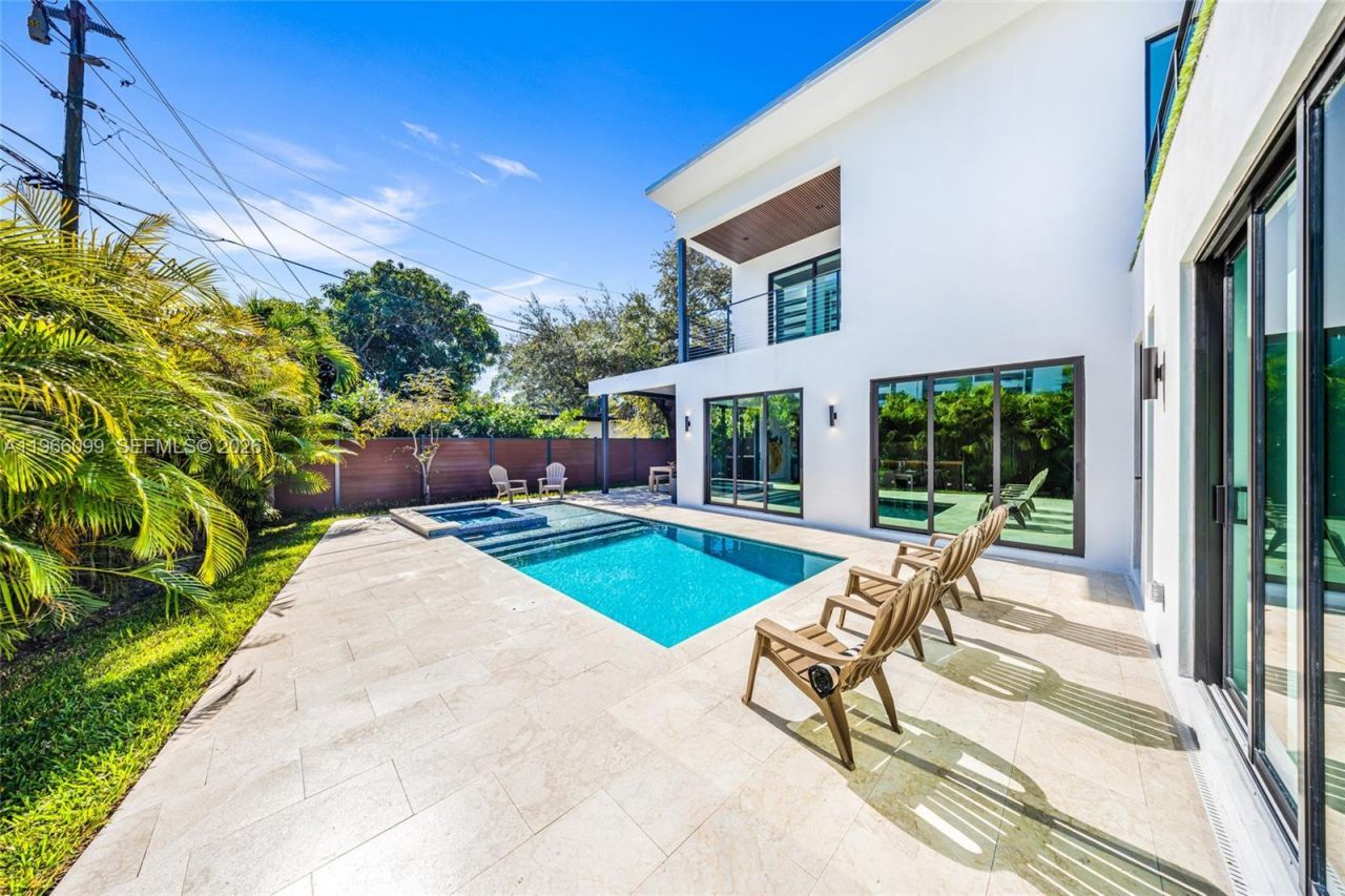 300 NE 48th St, Miami, FL 33137 Photo