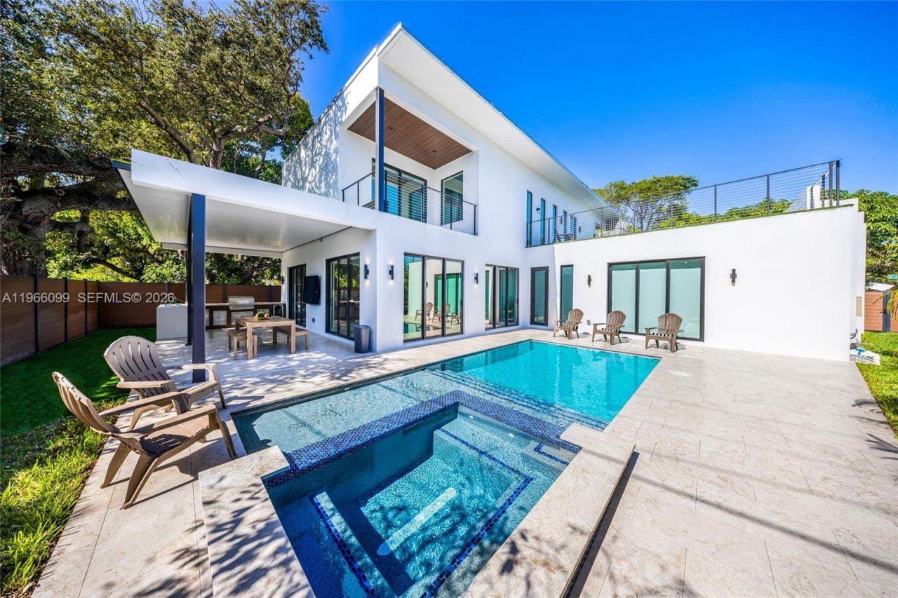 300 NE 48th St, Miami, FL 33137 Photo