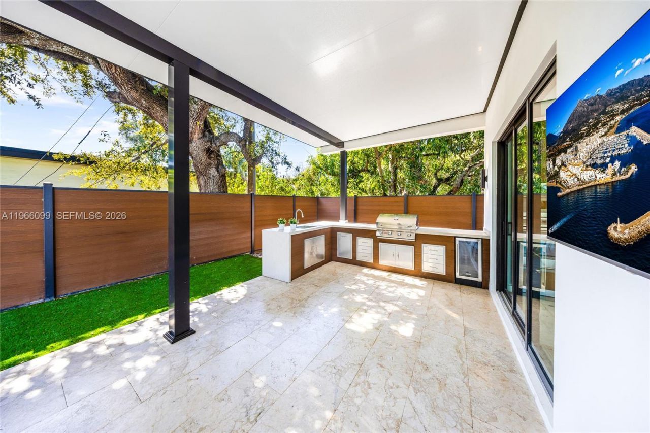 300 NE 48th St, Miami, FL 33137 Photo