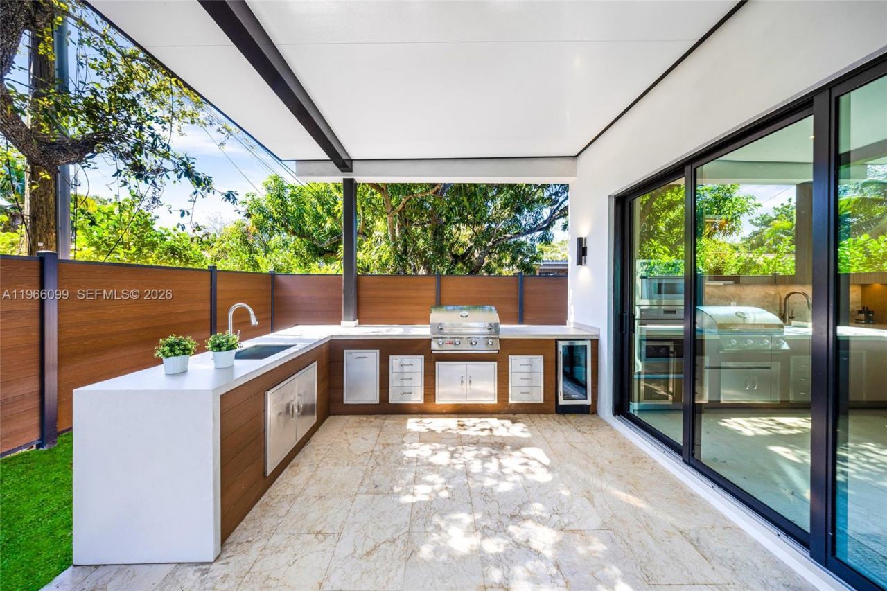 300 NE 48th St, Miami, FL 33137 Photo