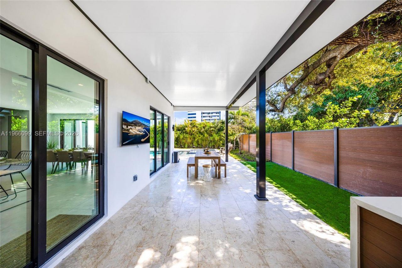 300 NE 48th St, Miami, FL 33137 Photo