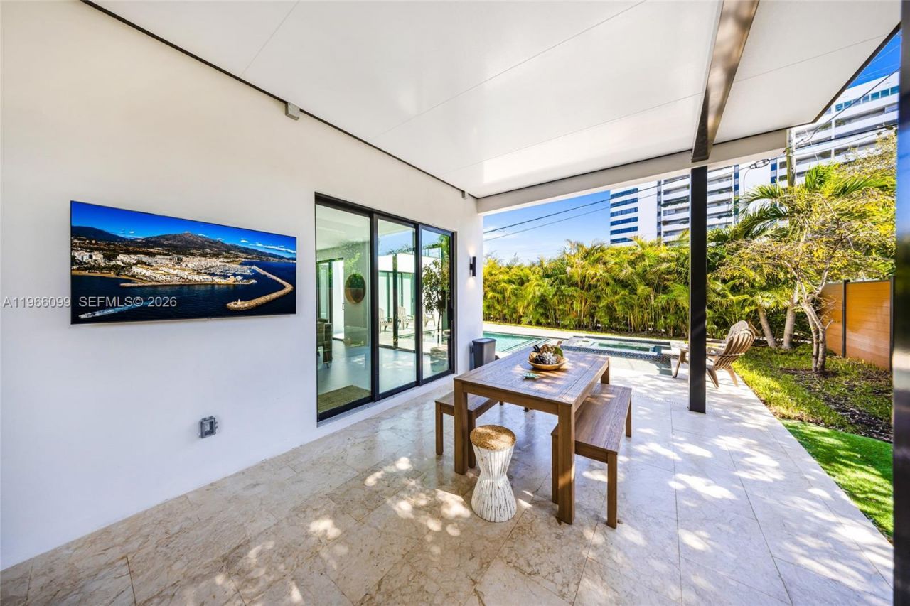 300 NE 48th St, Miami, FL 33137 Photo