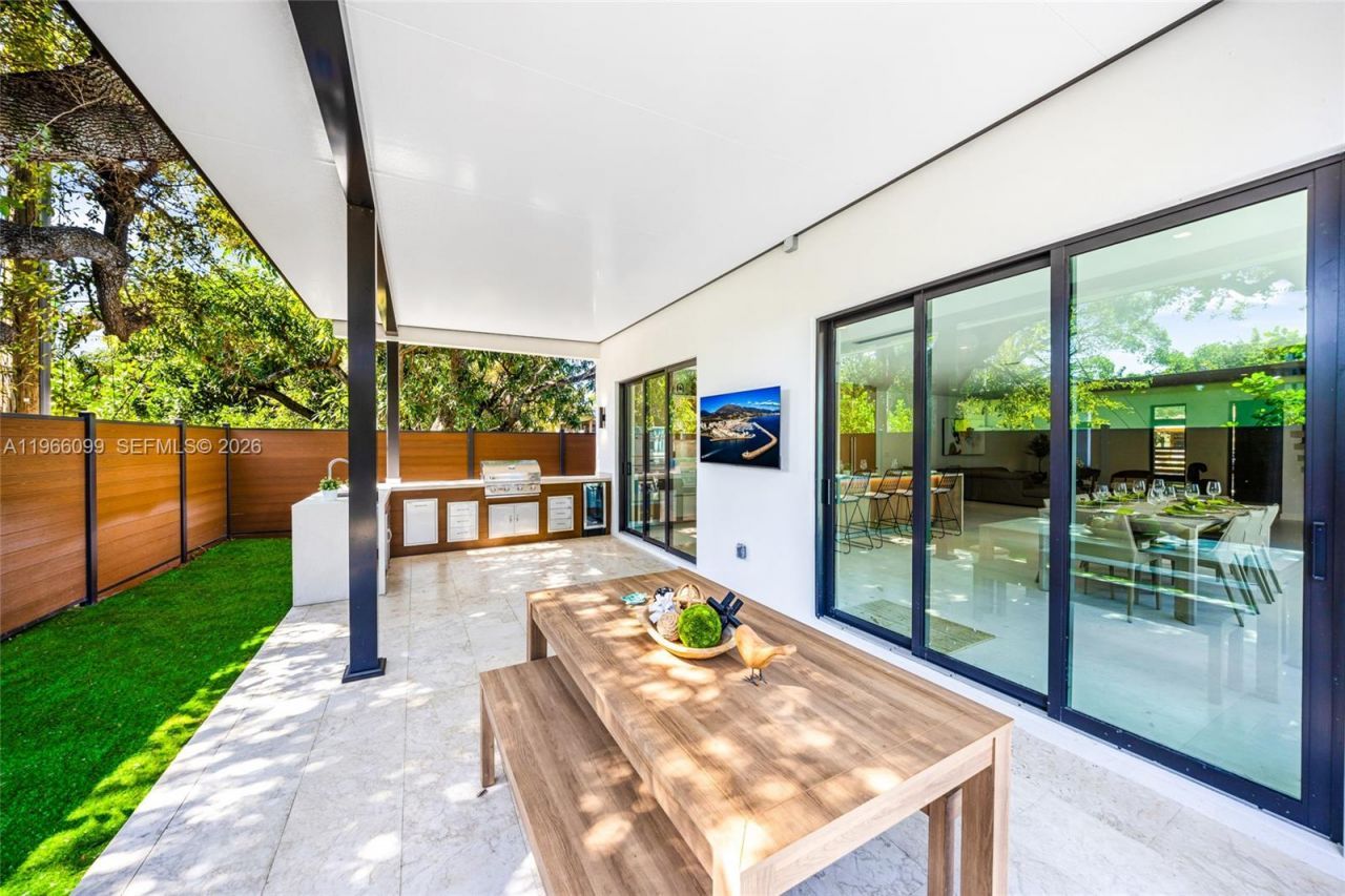 300 NE 48th St, Miami, FL 33137 Photo