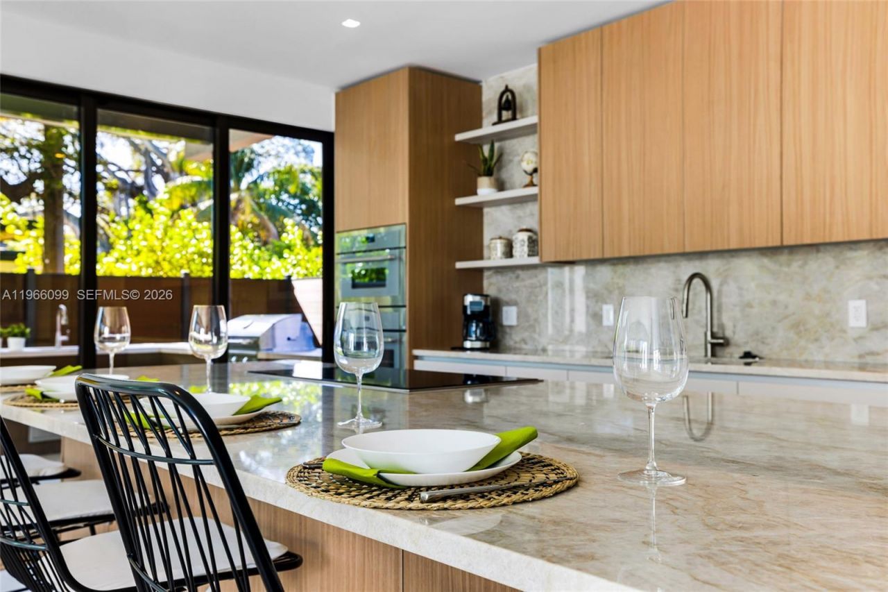 300 NE 48th St, Miami, FL 33137 Photo