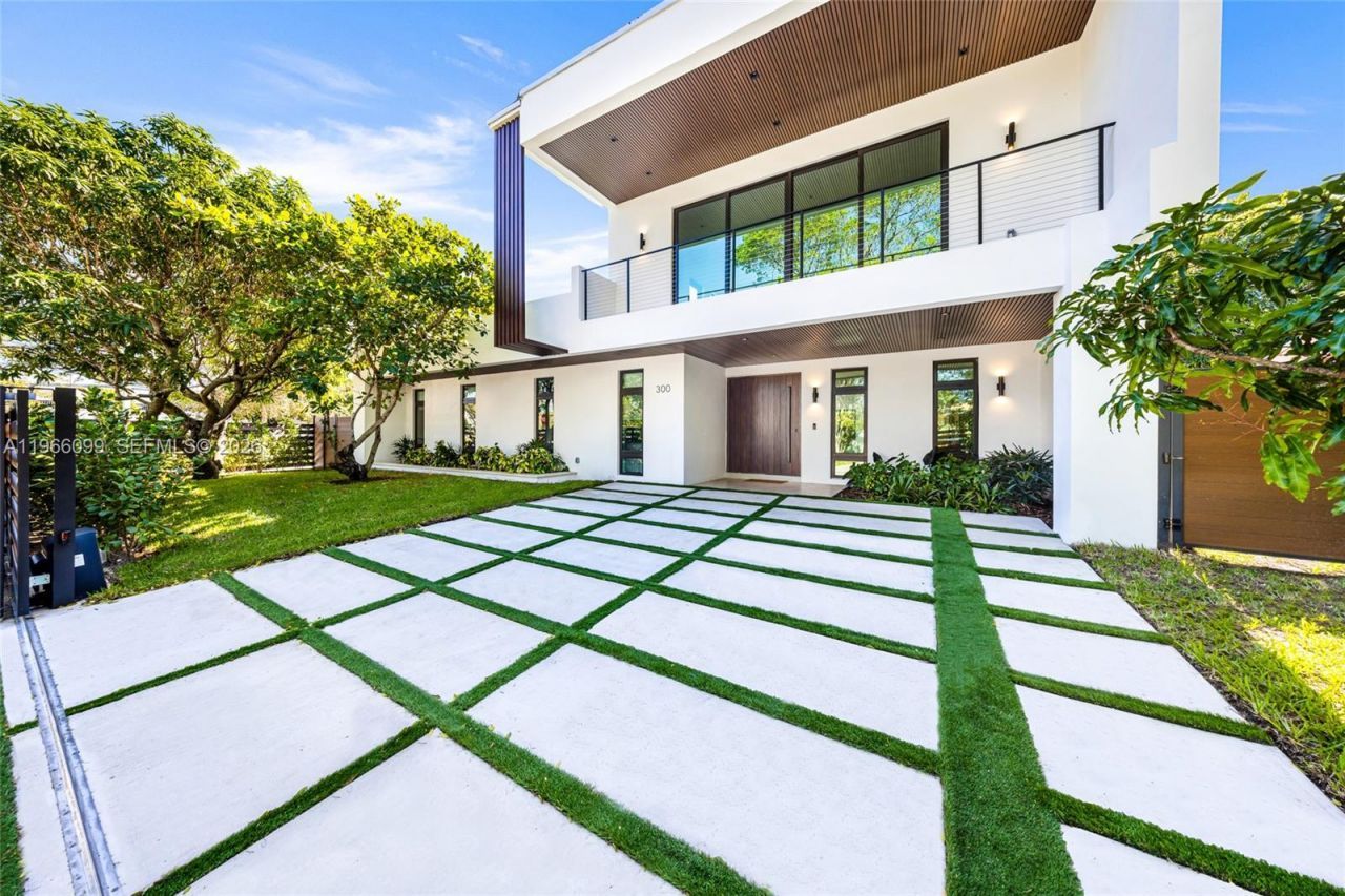 300 NE 48th St, Miami, FL 33137 Photo