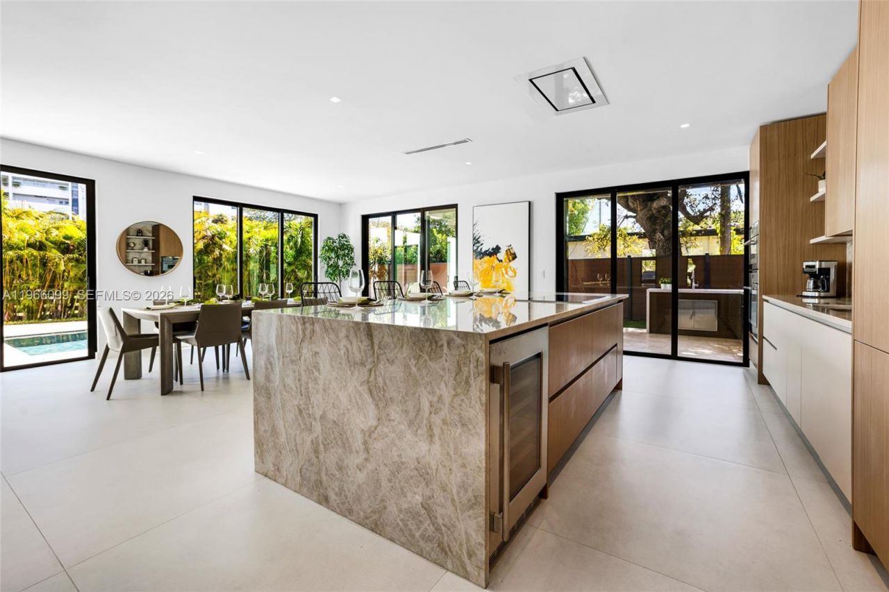 300 NE 48th St, Miami, FL 33137 Photo