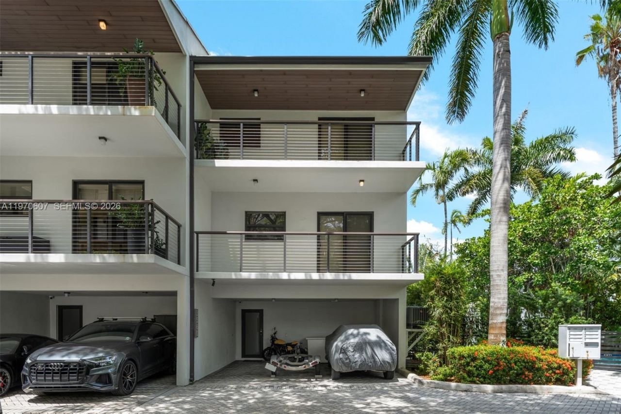 3560 W Fairview St , Miami, FL 33133 Photo