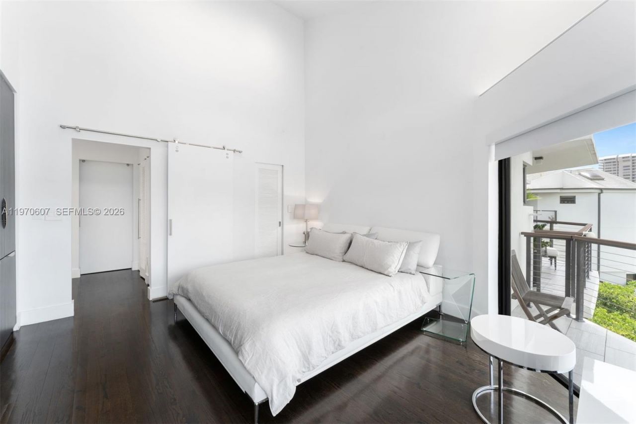 3560 W Fairview St , Miami, FL 33133 Photo