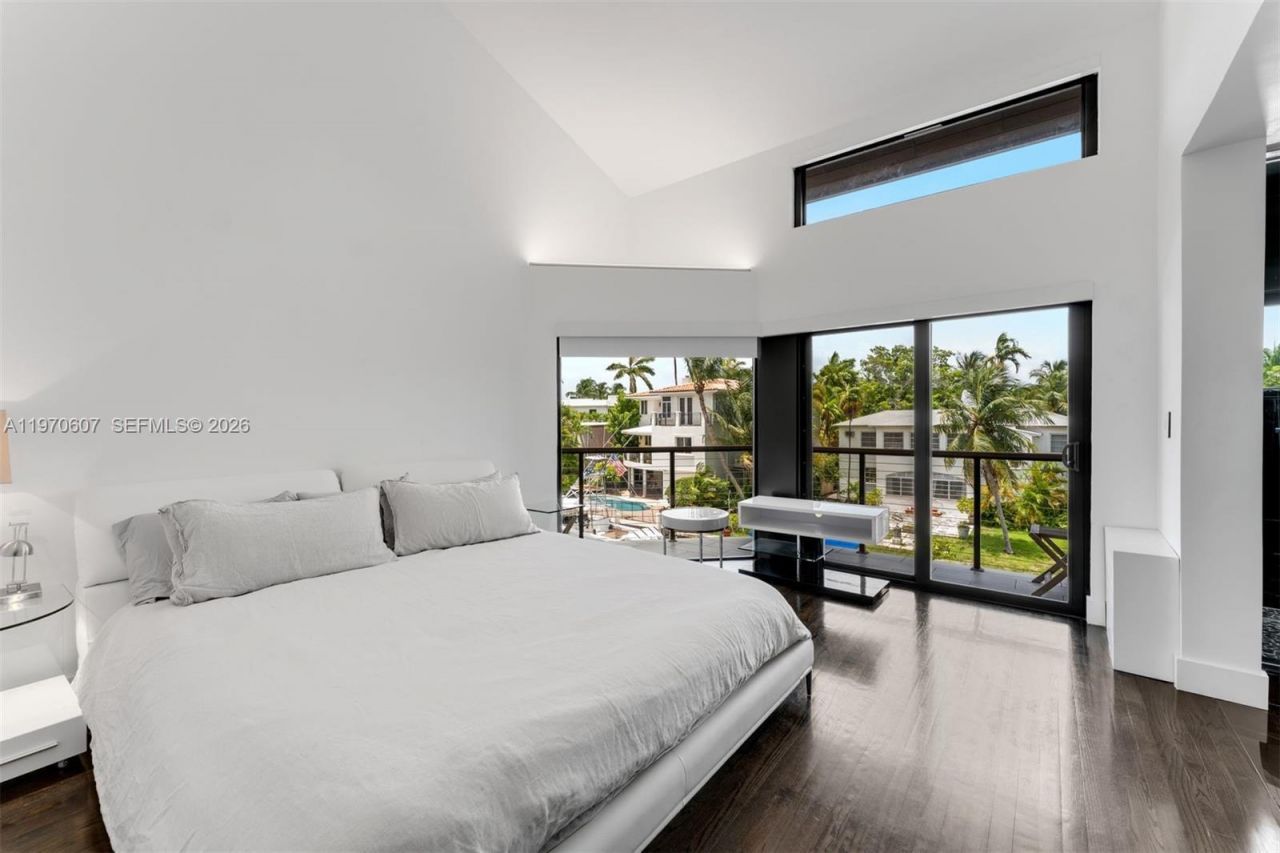 3560 W Fairview St , Miami, FL 33133 Photo