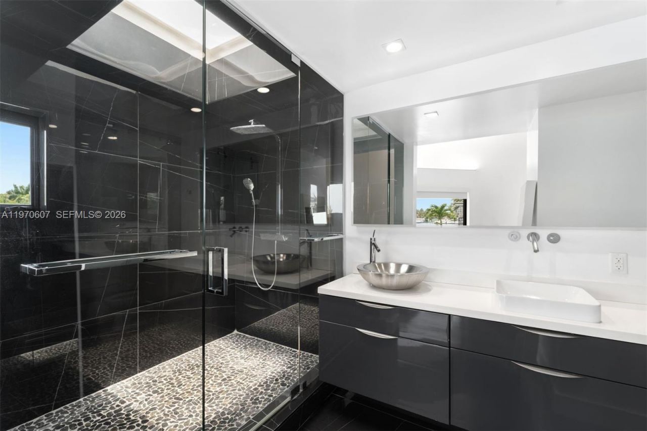 3560 W Fairview St , Miami, FL 33133 Photo