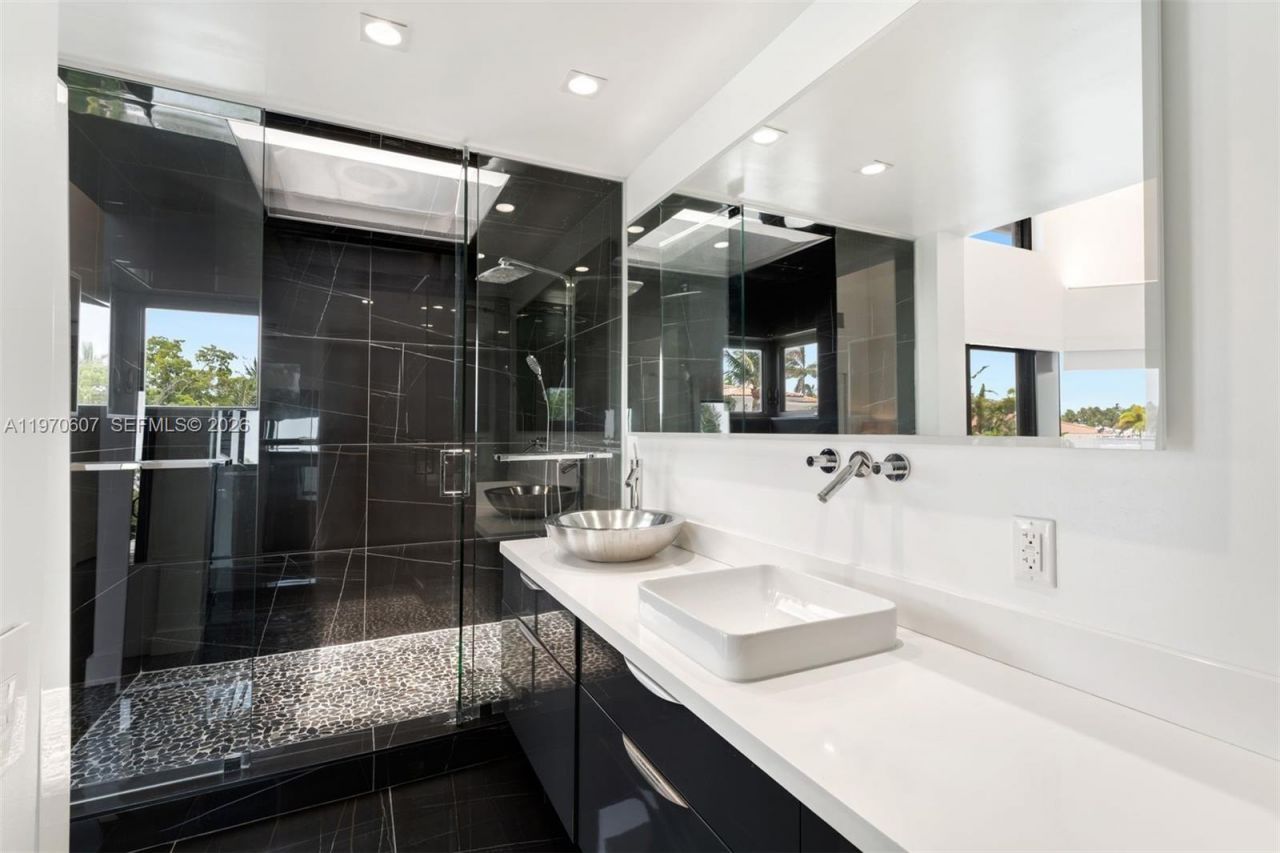 3560 W Fairview St , Miami, FL 33133 Photo