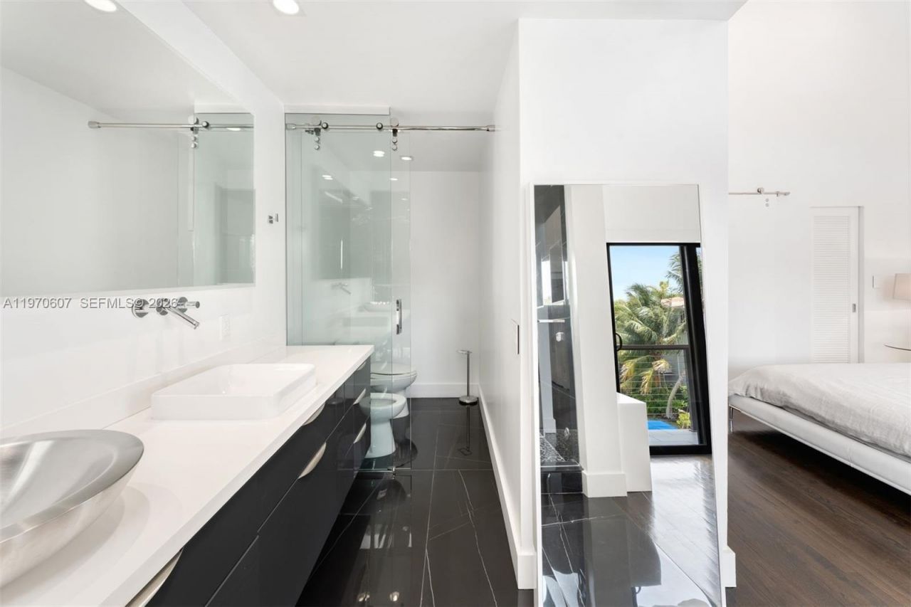 3560 W Fairview St , Miami, FL 33133 Photo