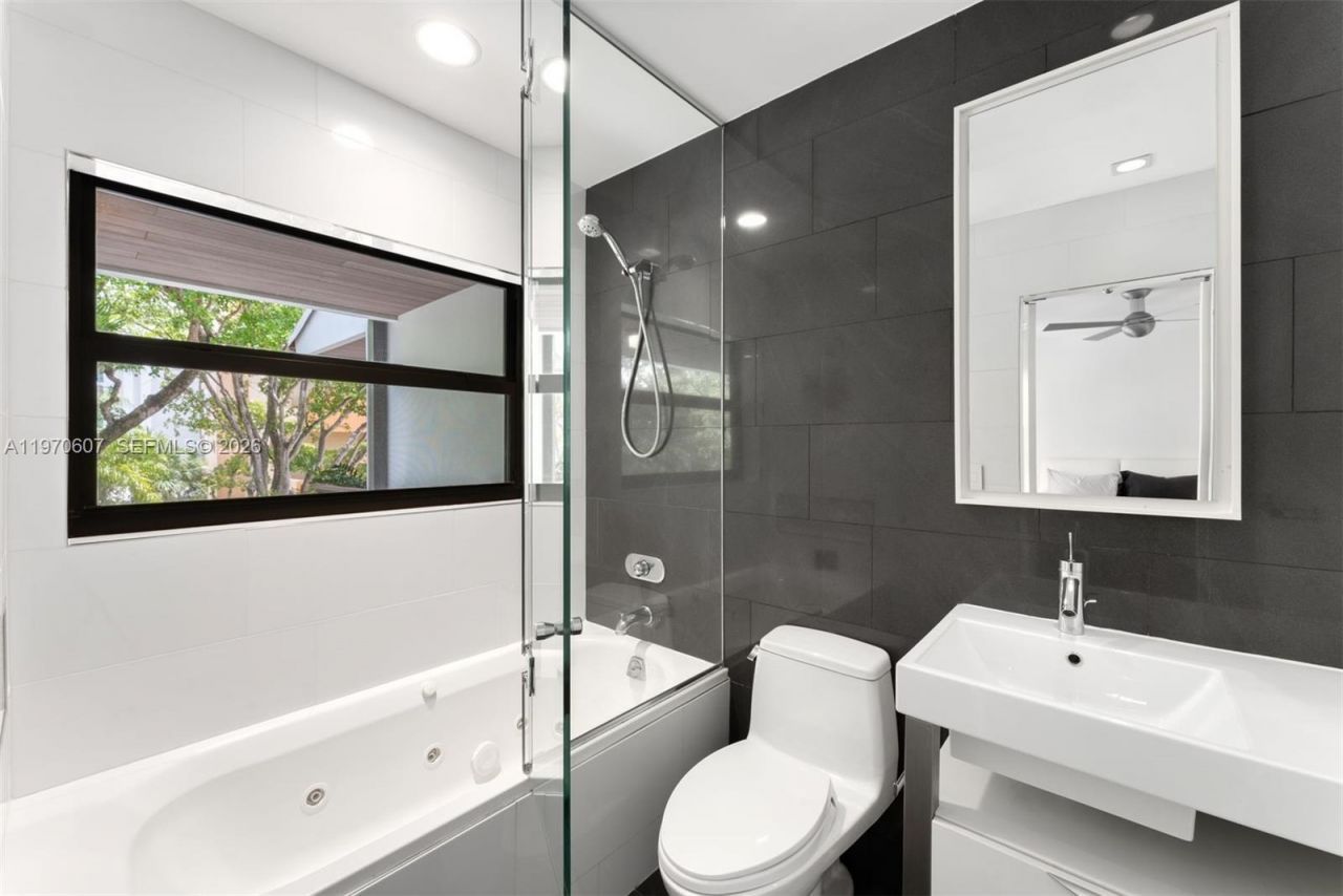 3560 W Fairview St , Miami, FL 33133 Photo