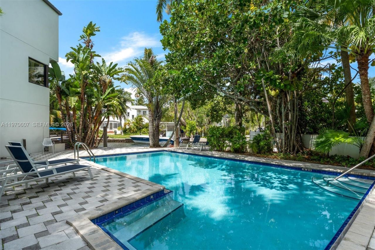 3560 W Fairview St , Miami, FL 33133 Photo